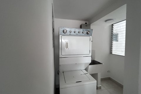 3 bedrooms Apartment in Panama City, Panama No. 109748 6