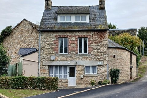 4 dormitorios House en La Pallu, France No. 71823 1