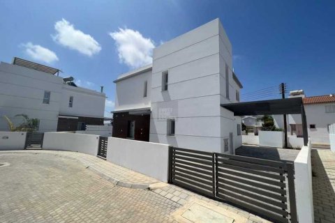 4 dormitorios House en Paralimni, Cyprus No. 32042 3