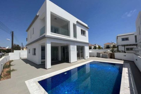 4 dormitorios House en Paralimni, Cyprus No. 32042 1
