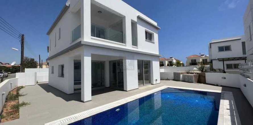 4 dormitorios House en Paralimni, Cyprus No. 32042