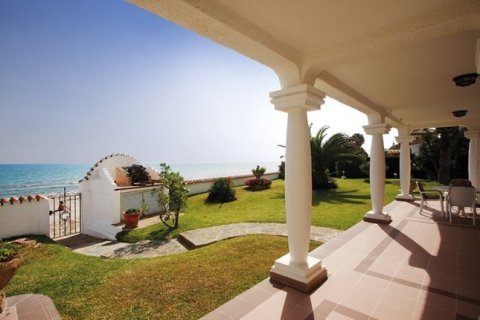 3 bedrooms House in Marbella, Spain No. 25520