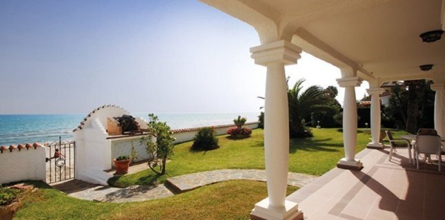 3 bedrooms House in Marbella, Spain No. 25520