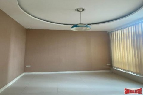 2 bedrooms Apartment in Thonburi, Thailand No. 96349 19