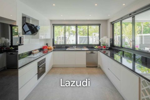 4 bedrooms House in Chiang Mai, Thailand No. 98050 7