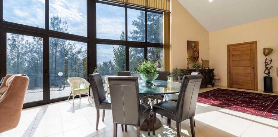 3 bedrooms House in Pano Platres, Cyprus No. 31787