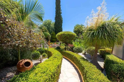 5 bedrooms Villa in Tala, Cyprus No. 72211 2