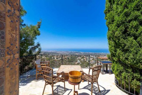 5 bedrooms Villa in Tala, Cyprus No. 72211 1