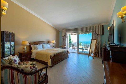 5 bedrooms Villa in Tala, Cyprus No. 72211 15