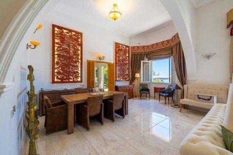 5 bedrooms Villa in Tala, Cyprus No. 72211 8