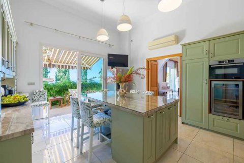 5 bedrooms Villa in Tala, Cyprus No. 72211 9