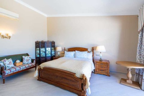 5 bedrooms Villa in Tala, Cyprus No. 72211 13