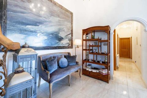 5 bedrooms Villa in Tala, Cyprus No. 72211 6