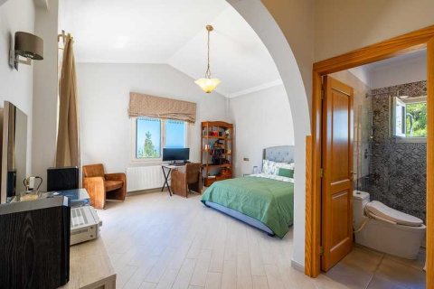 5 bedrooms Villa in Tala, Cyprus No. 72211 16