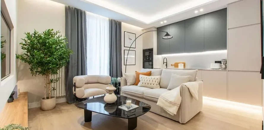 3 bedrooms Apartment in Madrid, Spain No. 99176