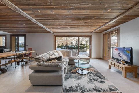 5 bedrooms Apartment in Les Allues, France No. 99648 2