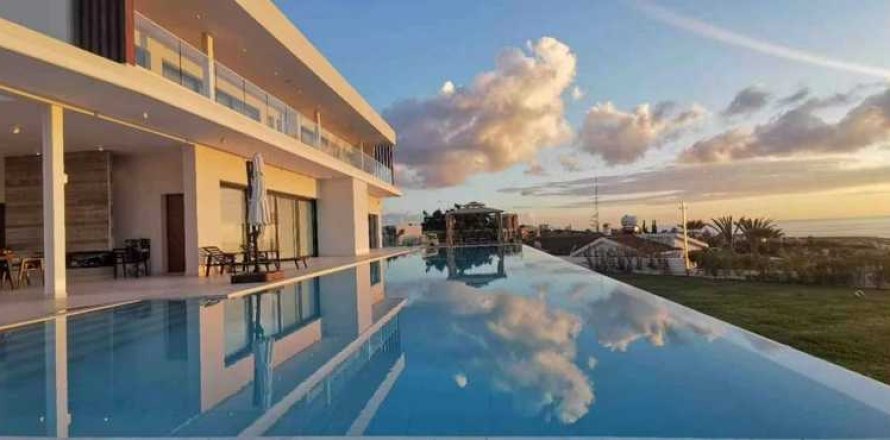 Вилла с 4 спальнями в Пейя, Кипр №84407