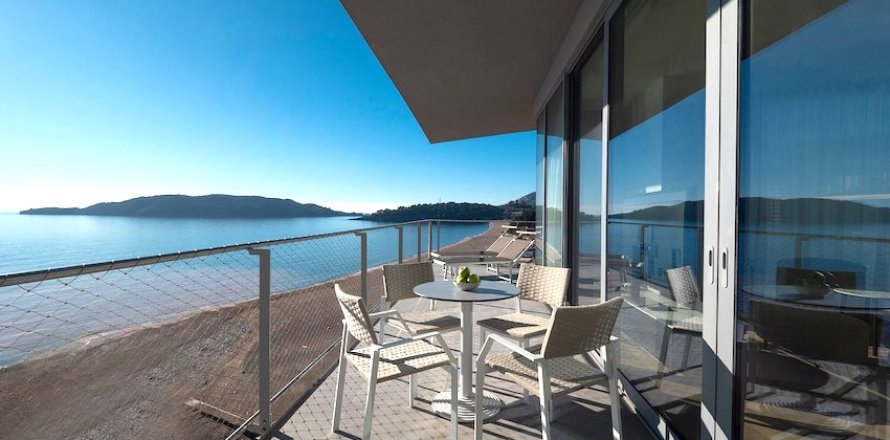 1 bedroom Apartment in Budva, Montenegro No. 104732