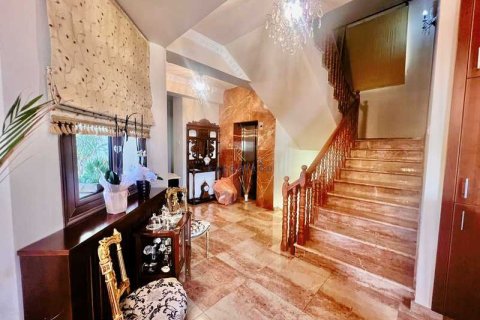 6 bedrooms House in Larnaca, Cyprus No. 76264 8