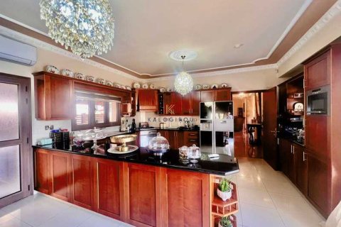 6 bedrooms House in Larnaca, Cyprus No. 76264 12