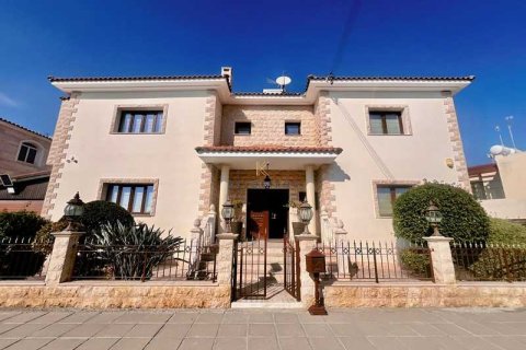 6 bedrooms House in Larnaca, Cyprus No. 76264 1