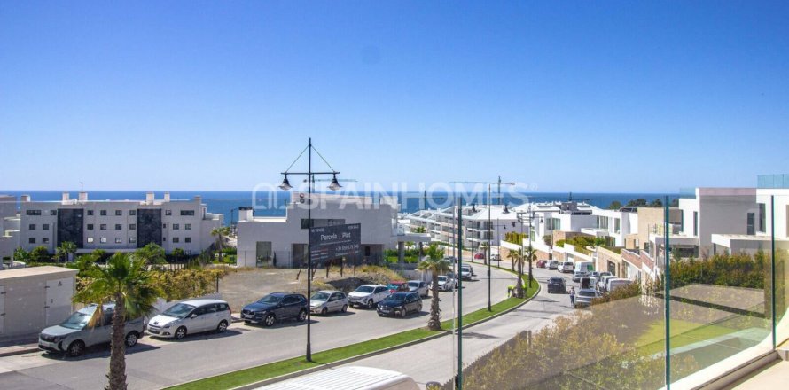 3 bedrooms Apartment in Fuengirola, Spain No. 129036