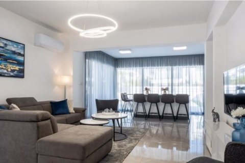 5 bedrooms Villa in Oroklini, Cyprus No. 74539 3