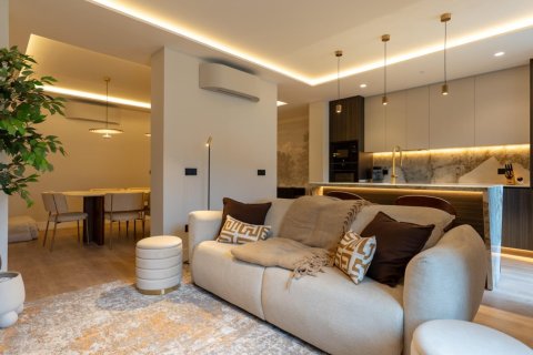 3 bedrooms Apartment in Madrid, Spain No. 120887