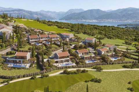 2 bedrooms House in Tivat, Montenegro No. 84197 6