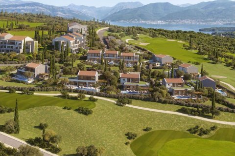 2 bedrooms House in Tivat, Montenegro No. 84197 7