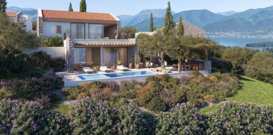 2 bedrooms House in Tivat, Montenegro No. 84197