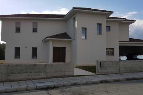 4 bedrooms House in Pyrgos, Cyprus No. 66540 1