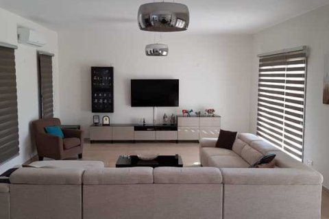 4 bedrooms House in Pyrgos, Cyprus No. 66540 9