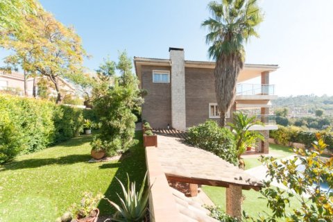 4 bedrooms House in Sant Just Desvern, Spain No. 25445