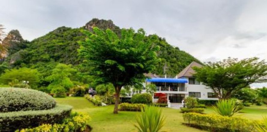 5 bedrooms Villa in Hua Hin, Thailand No. 95863