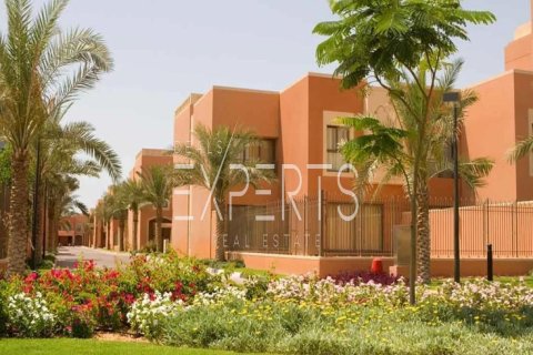 5 bedrooms Villa in Abu Dhabi, UAE No. 129609 1