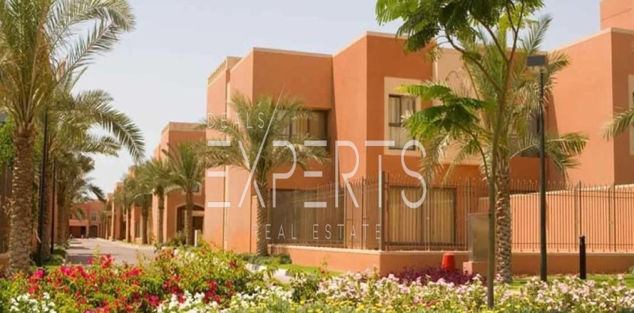 5 bedrooms Villa in Abu Dhabi, UAE No. 129609