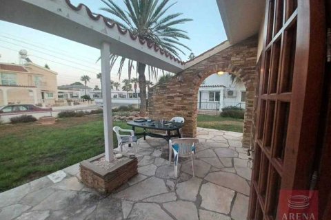 Вилла с 3 спальнями в Пила, Кипр №40037 9