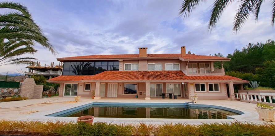 6 bedrooms Villa in Chau Lang, Vietnam No. 113937