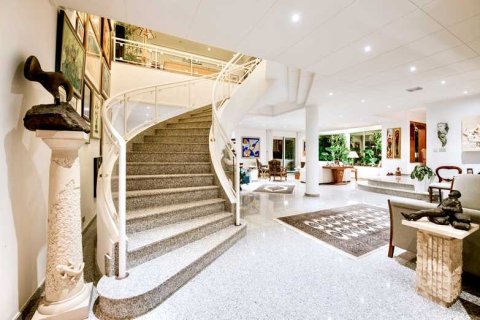 Вилла с 7 спальнями в Лимассол, Кипр №52607 3