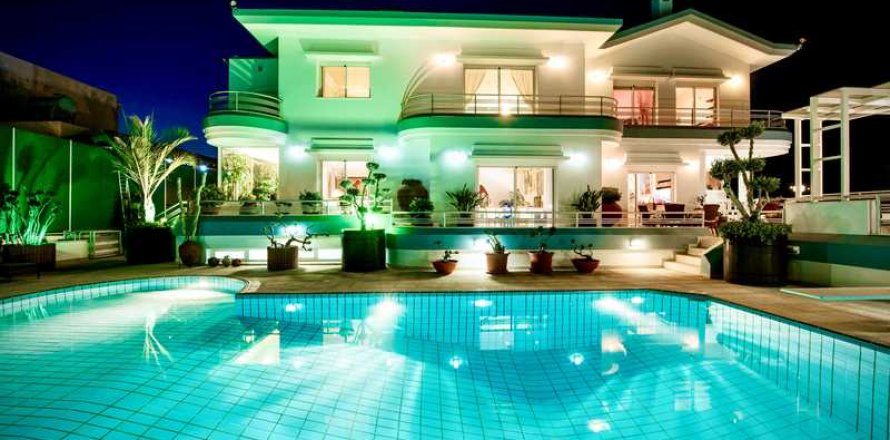 Вилла с 7 спальнями в Лимассол, Кипр №52607