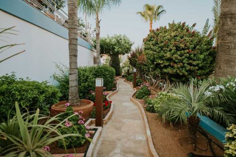 Вилла с 7 спальнями в Лимассол, Кипр №52607 15