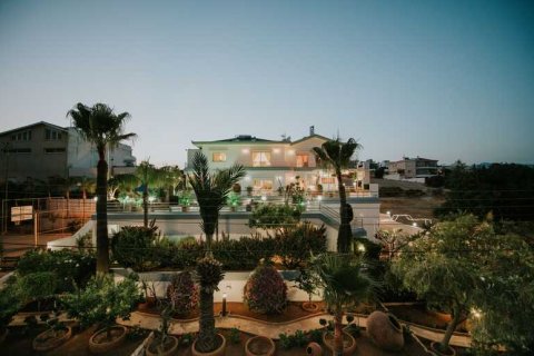 Вилла с 7 спальнями в Лимассол, Кипр №52607 8