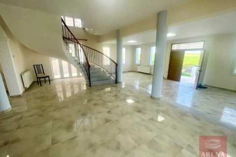5 bedrooms Villa in Aradippou, Cyprus No. 79643 3