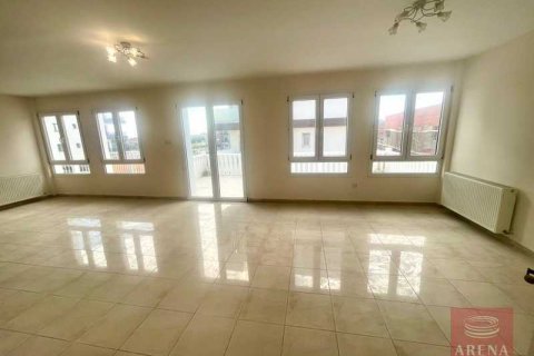 5 bedrooms Villa in Aradippou, Cyprus No. 79643 7