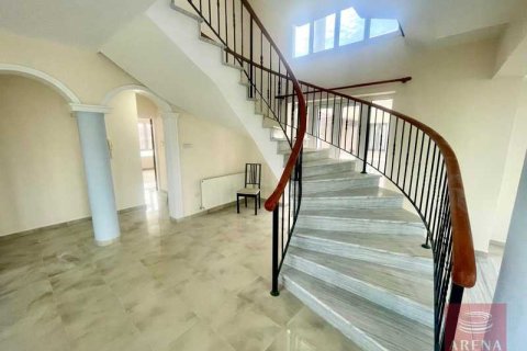 5 bedrooms Villa in Aradippou, Cyprus No. 79643 6