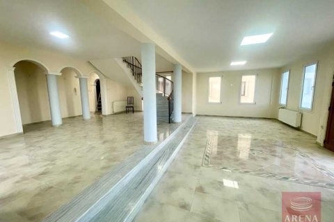 5 bedrooms Villa in Aradippou, Cyprus No. 79643 2