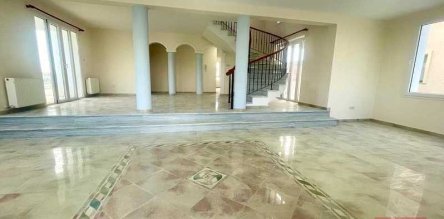 5 bedrooms Villa in Aradippou, Cyprus No. 79643