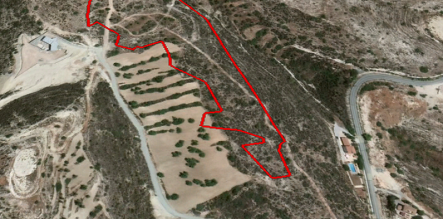 Commercial property in Mathikoloni, Cyprus No. 41617