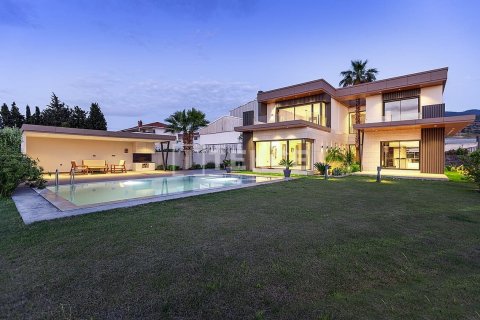 5 dormitorios Villa en Izmir, Turkey No. 120754